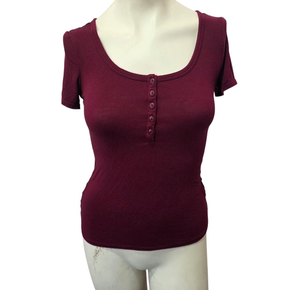 Halara Burgundy Henley‎ Scoop Neck Stretch Short Sleeve Top Women's Small Soft